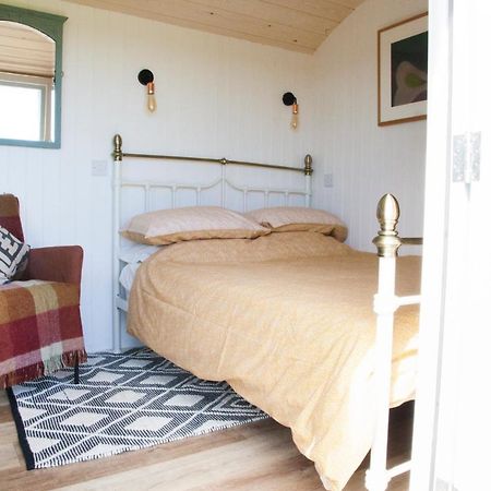 Ewe With A View Sea View Shepherds Huts Breage Екстериор снимка